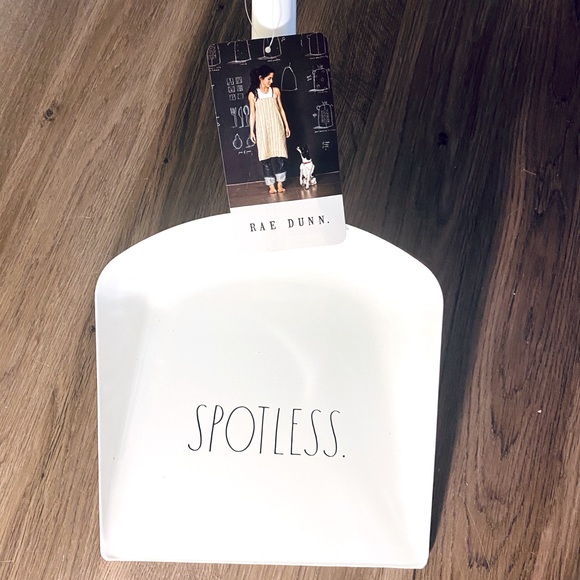 🔥 Rae Dunn “SPOTLESS” metal dust pan
